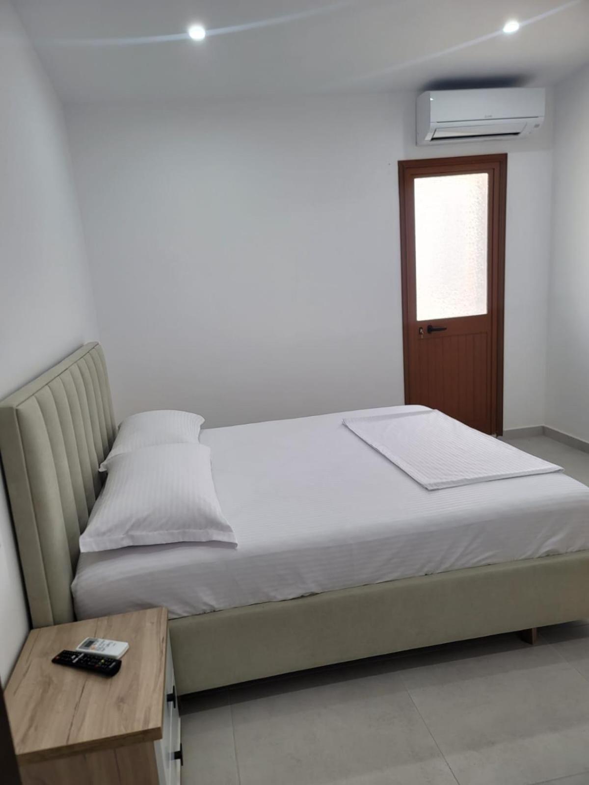 Caca Hotel Rinas Екстериор снимка