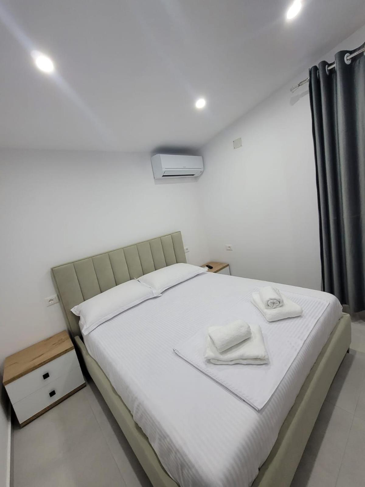 Caca Hotel Rinas Екстериор снимка