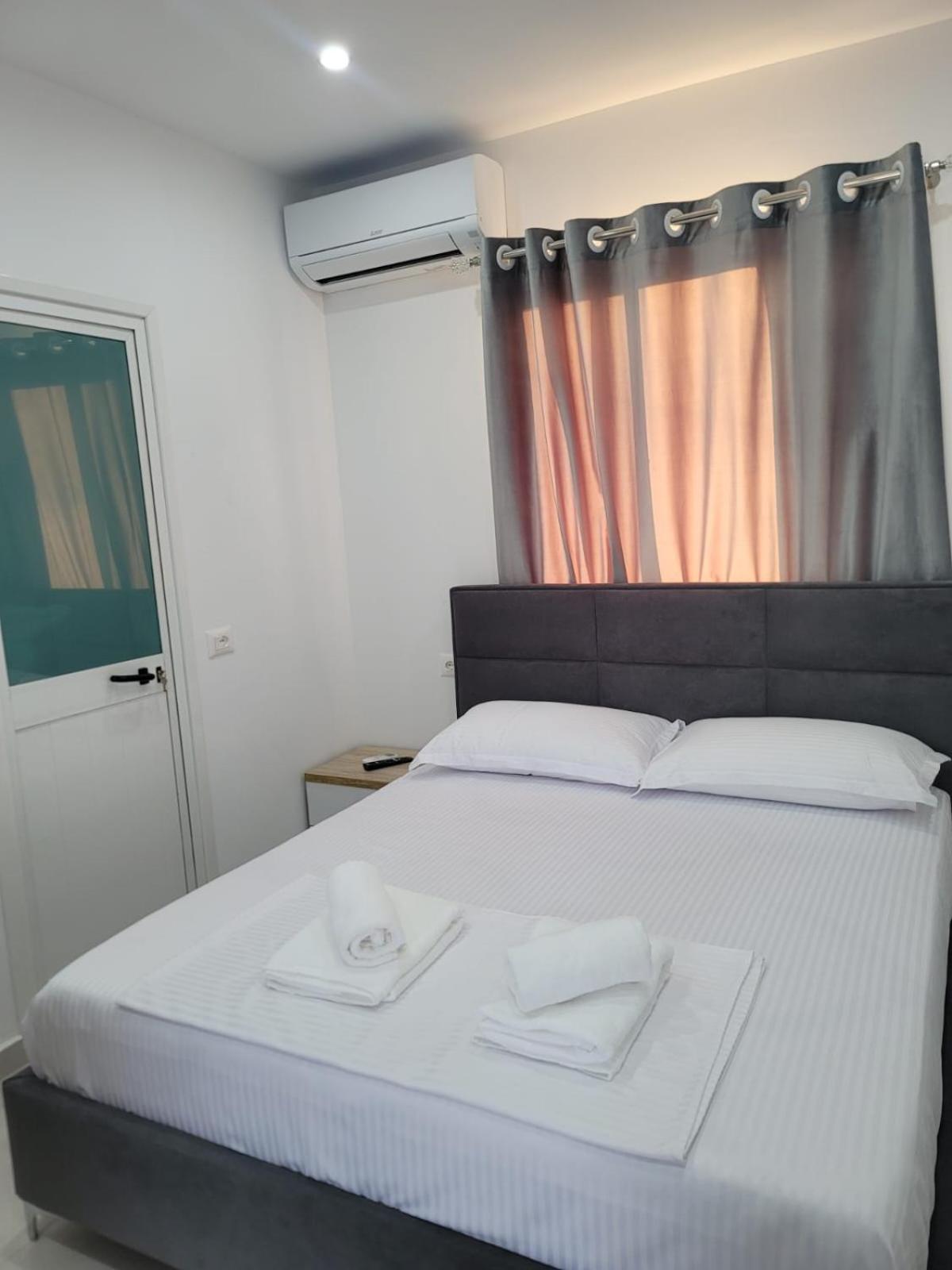 Caca Hotel Rinas Екстериор снимка