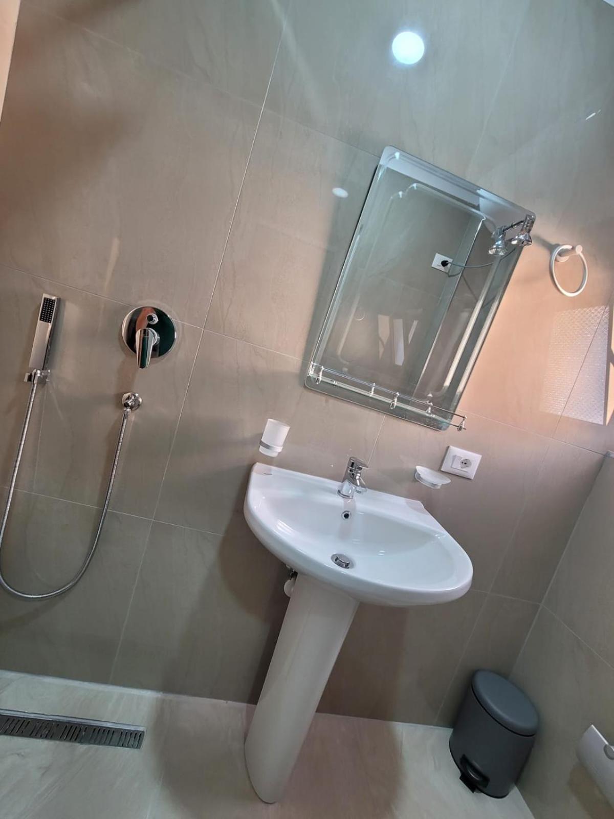 Caca Hotel Rinas Екстериор снимка